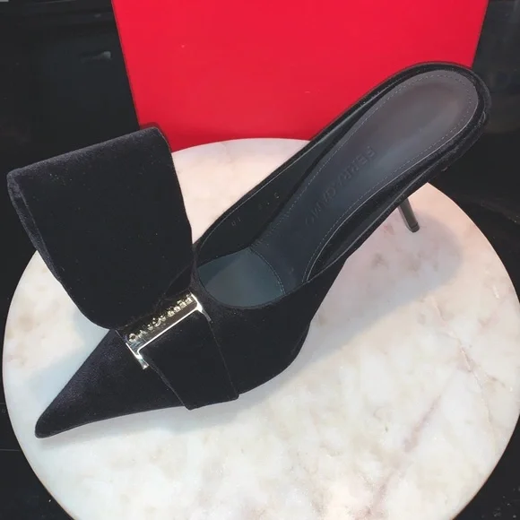 SALVATORE FERRAGAMO EMII 85 T 9 1/2 C NERO VELVIT NIB